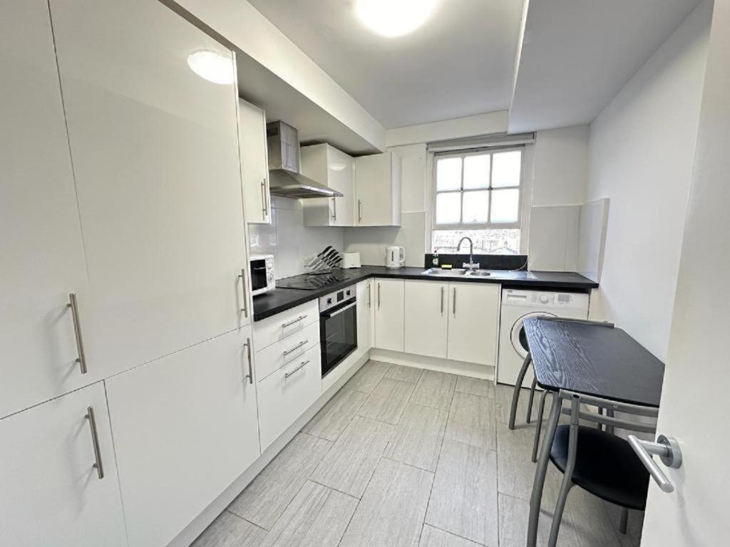 Two Bedroom Edgware Road Appartamento Londra